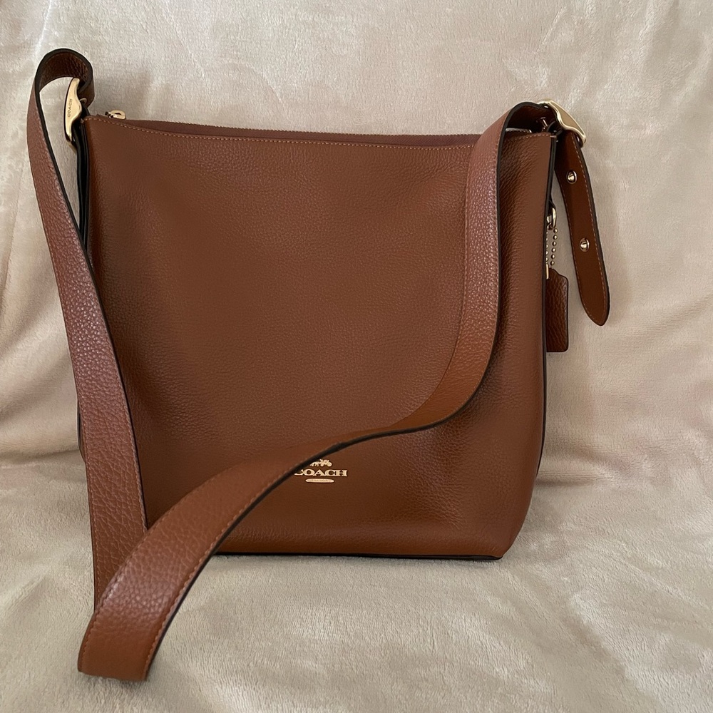 Coach Val Duffle Bag
Excellent condition.